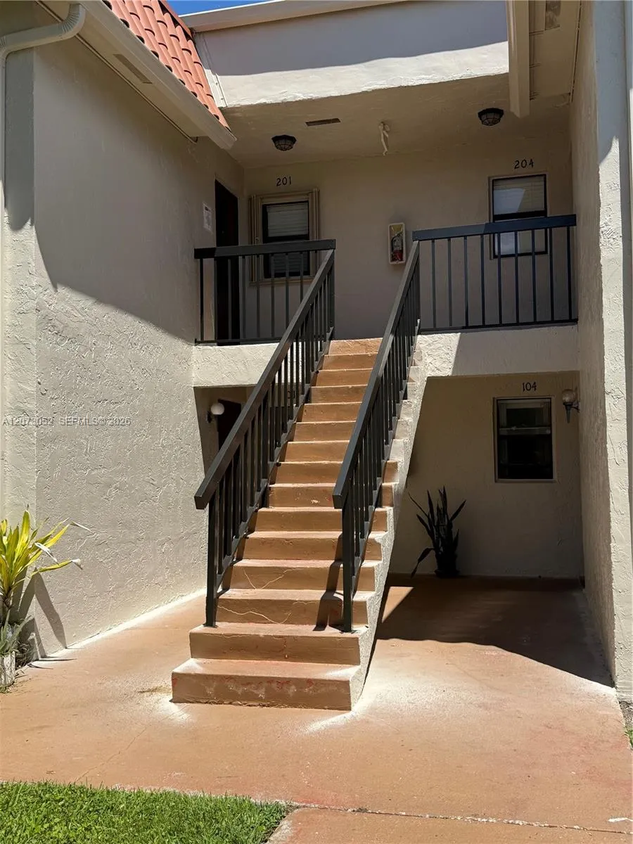 9716 Hammocks Blvd #101 Miami, FL 33196