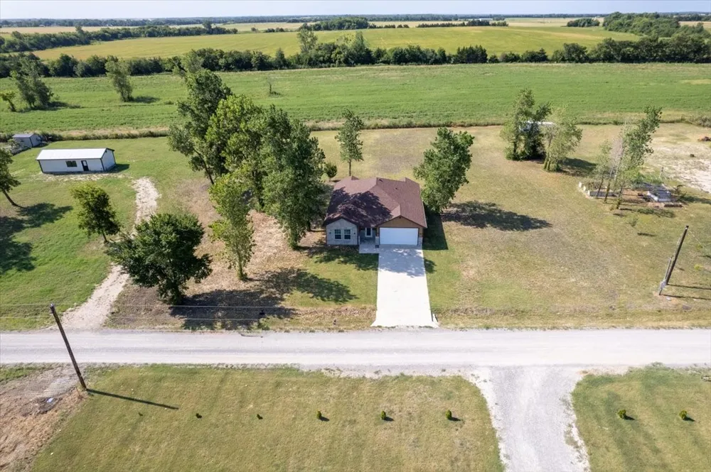300 Private Road 36008 Honey Grove, TX 75446
