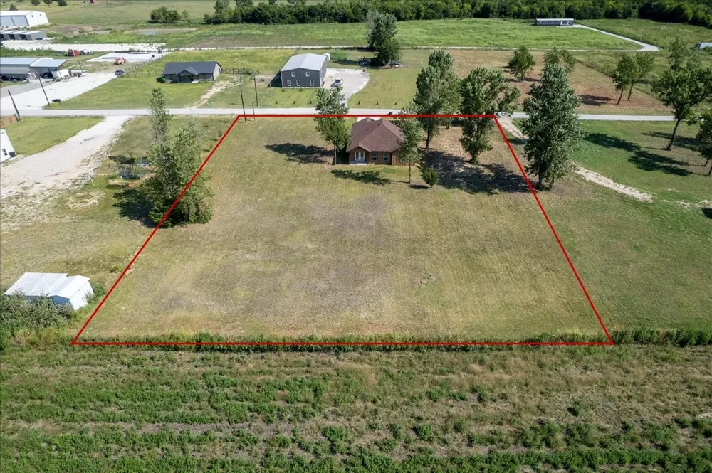 300 Private Road 36008 Honey Grove, TX 75446