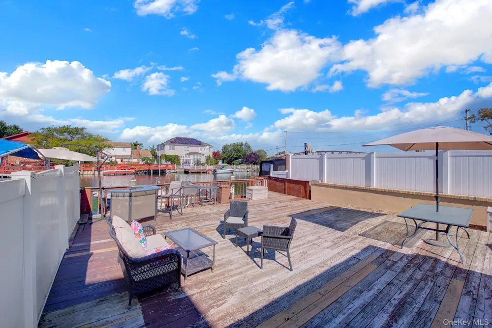 76 Suffolk Road Island Park, NY 11558