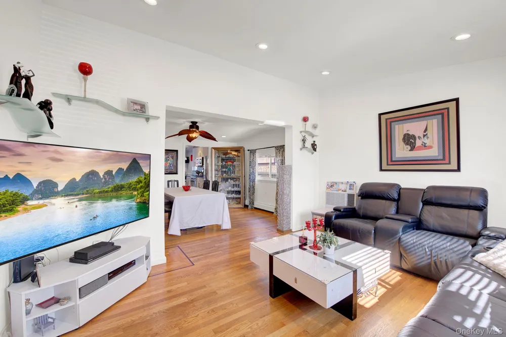 76 Suffolk Road Island Park, NY 11558