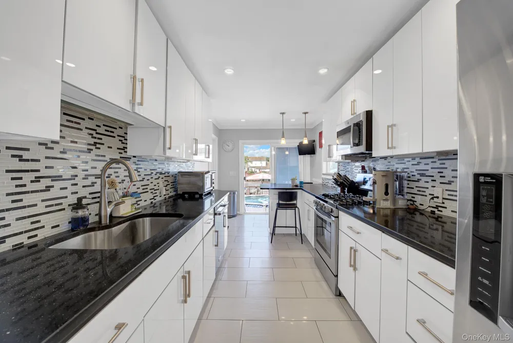 76 Suffolk Road Island Park, NY 11558