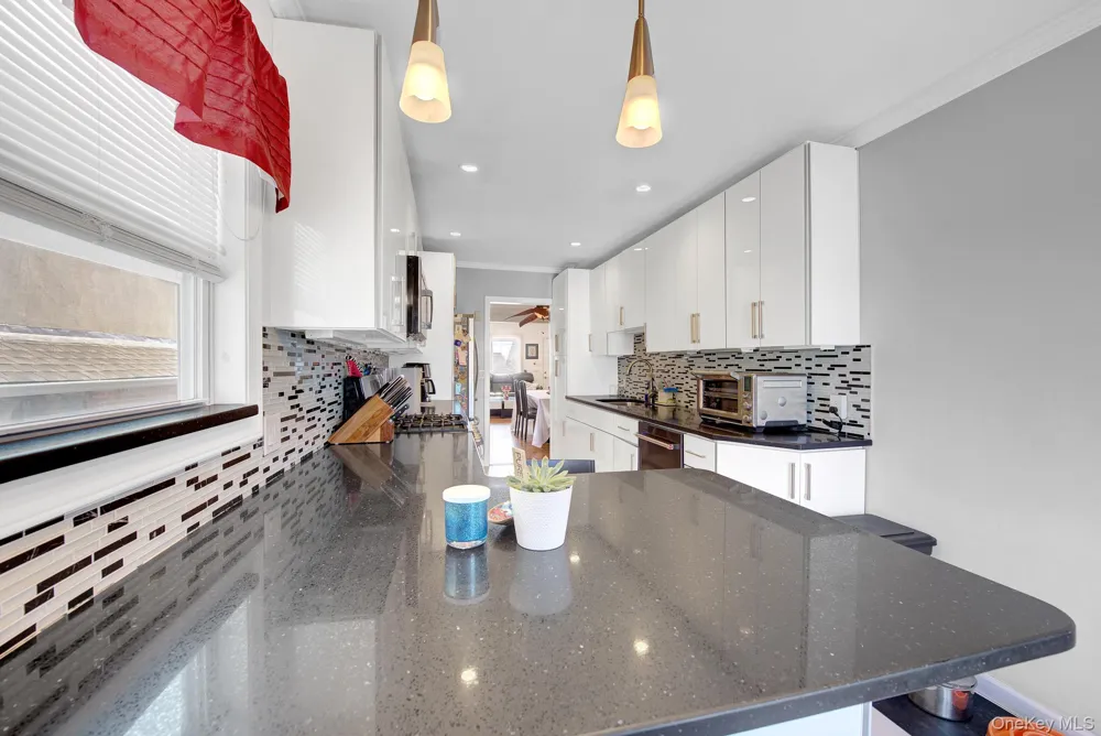 76 Suffolk Road Island Park, NY 11558