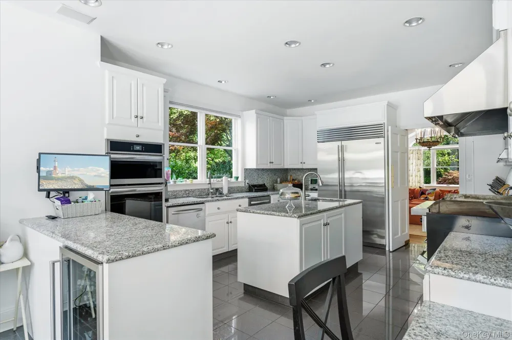 27 Cedar Lane Remsenburg, NY 11960