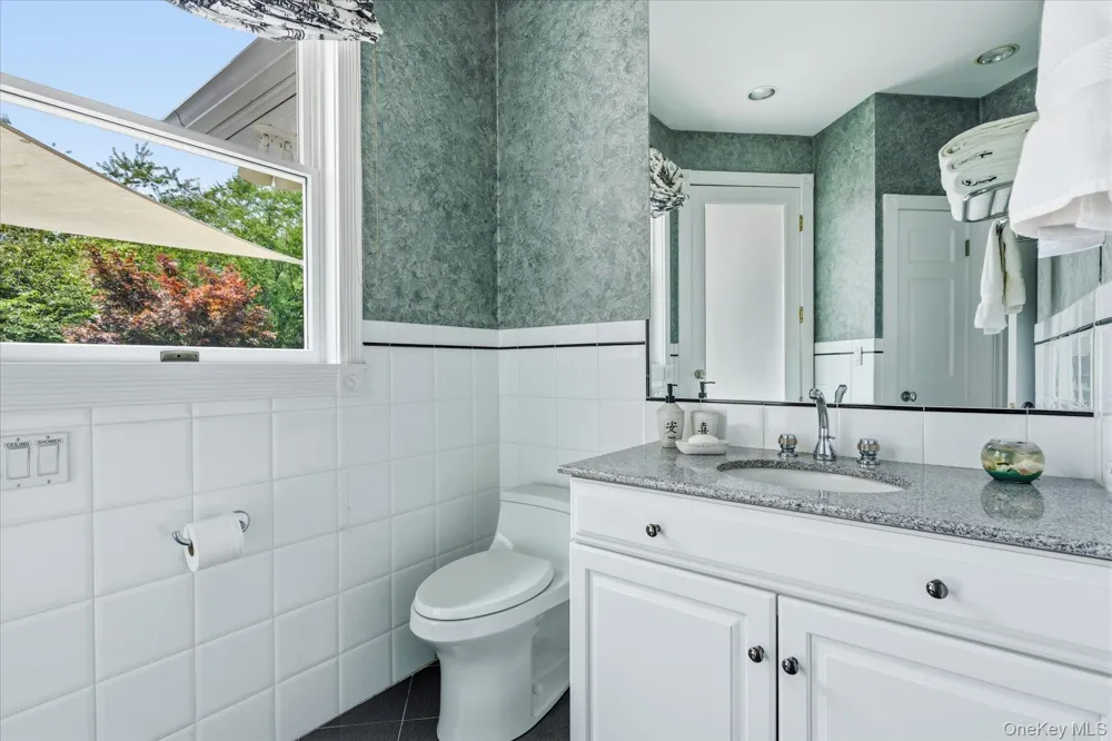 27 Cedar Lane Remsenburg, NY 11960