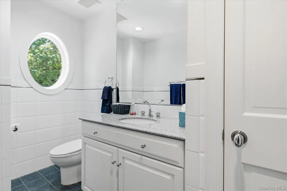 27 Cedar Lane Remsenburg, NY 11960