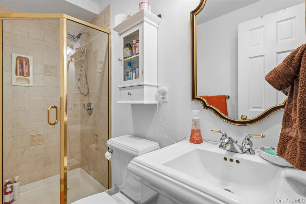 27 Cedar Lane Remsenburg, NY 11960