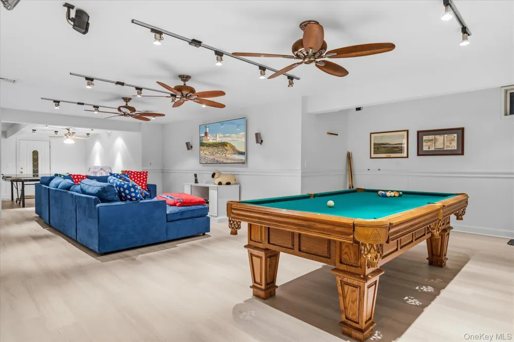 27 Cedar Lane Remsenburg, NY 11960