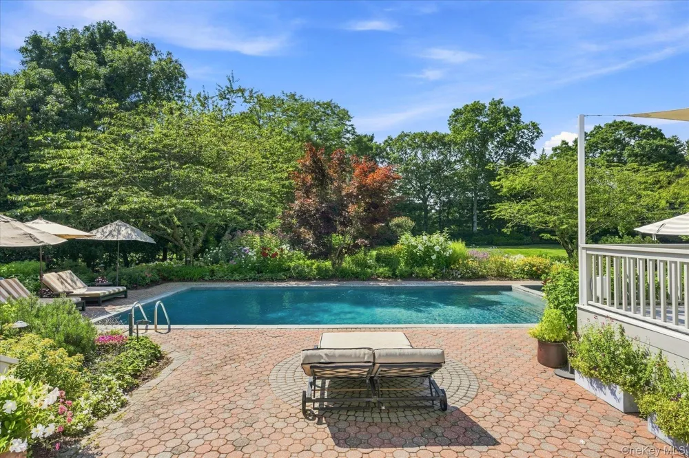 27 Cedar Lane Remsenburg, NY 11960