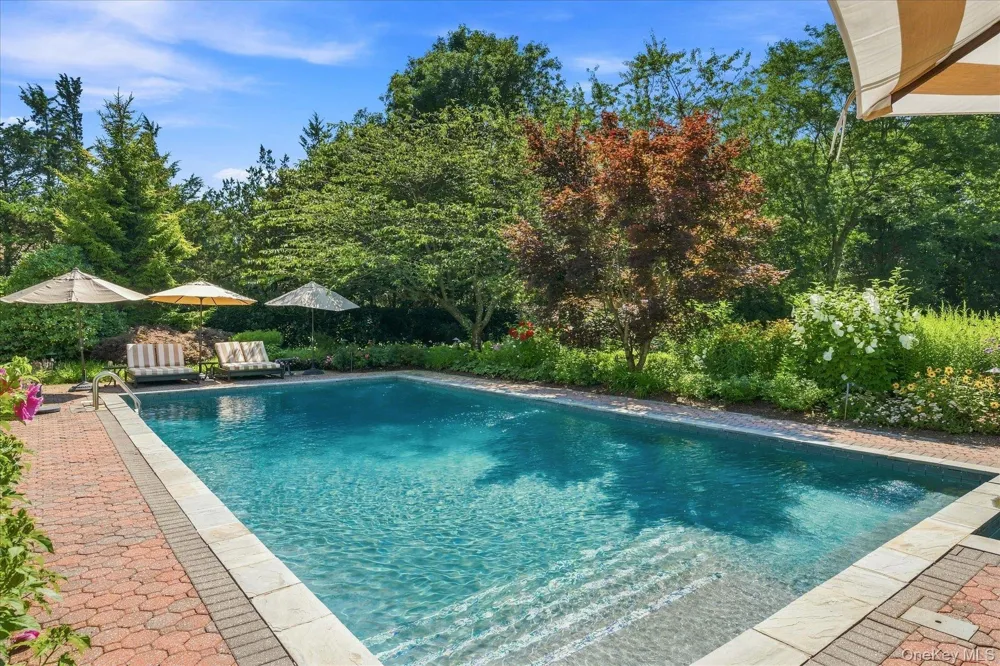 27 Cedar Lane Remsenburg, NY 11960