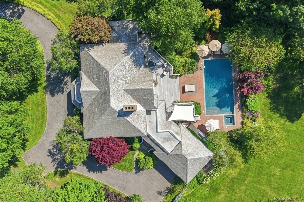 27 Cedar Lane Remsenburg, NY 11960