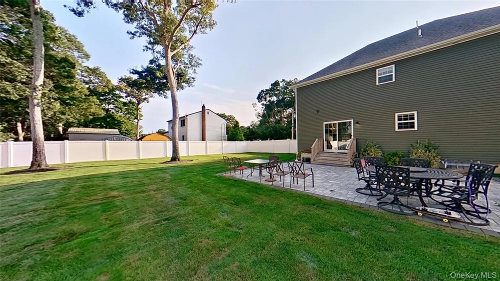 43 Linden Lane Shirley, NY 11967