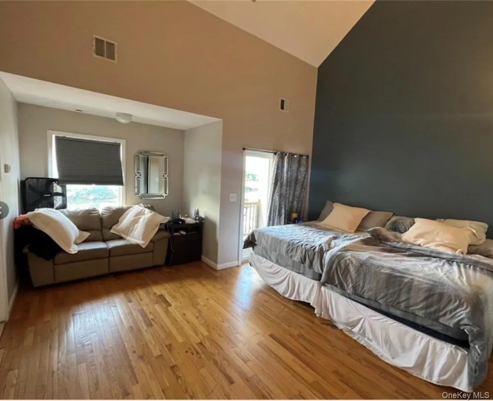 223 Beach 3rd Street Far Rockaway, NY 11691
