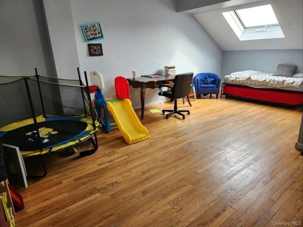223 Beach 3rd Street Far Rockaway, NY 11691