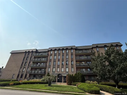 175 Maple Avenue #4H