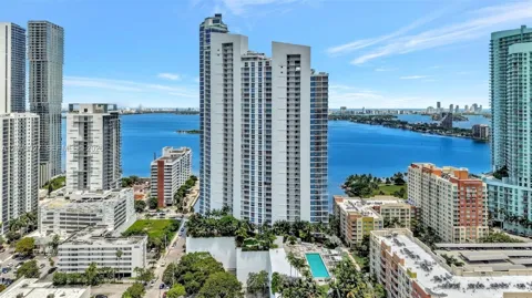 2020 Bayshore Dr #708