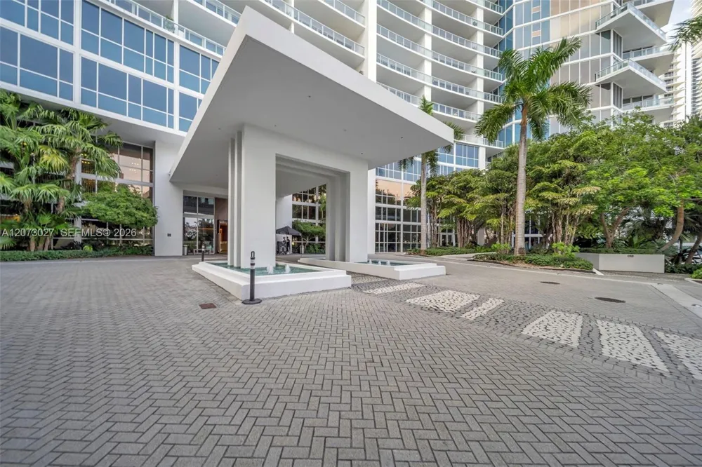 2020 Bayshore Dr #708 Miami, FL 33137