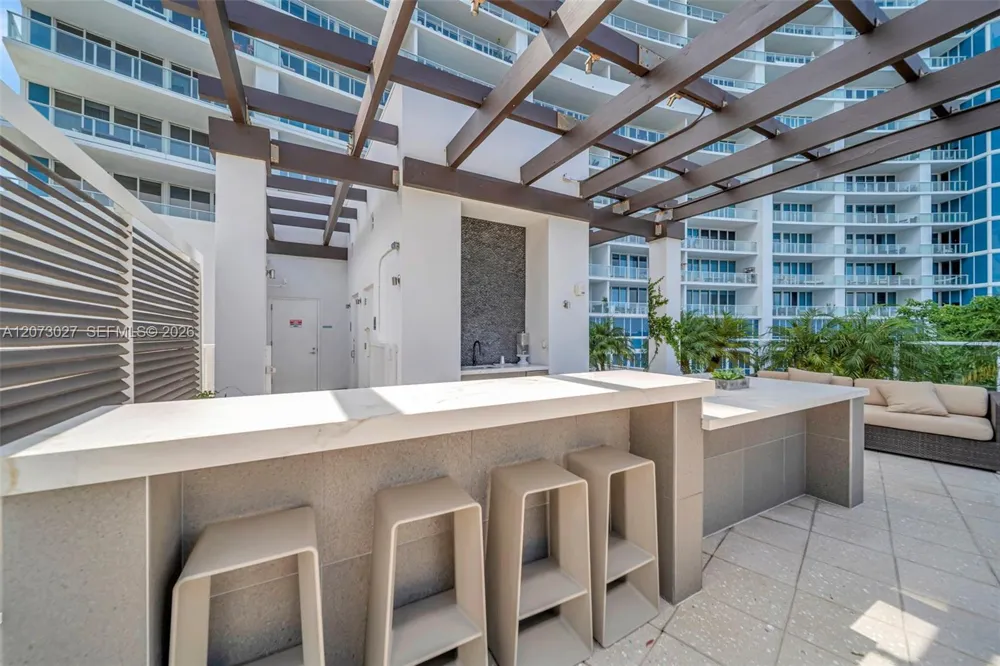 2020 Bayshore Dr #708 Miami, FL 33137