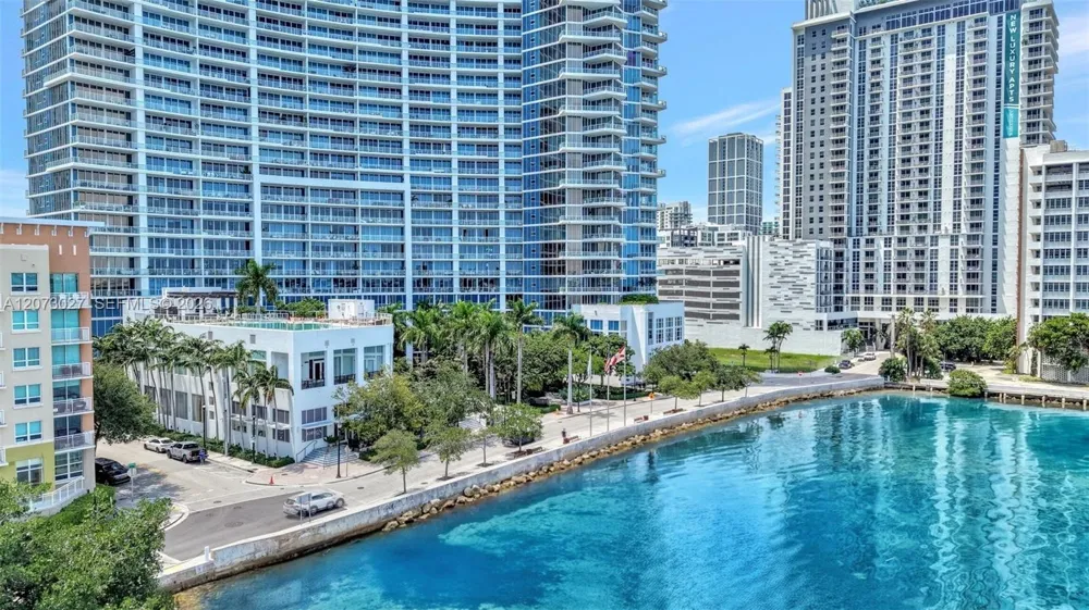2020 Bayshore Dr #708 Miami, FL 33137