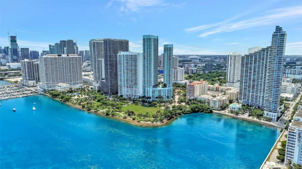 2020 Bayshore Dr #708 Miami, FL 33137