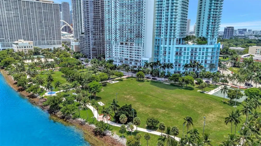 2020 Bayshore Dr #708 Miami, FL 33137