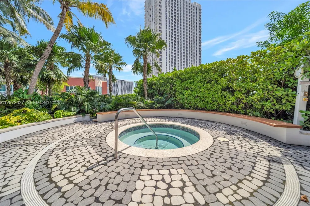 2020 Bayshore Dr #708 Miami, FL 33137