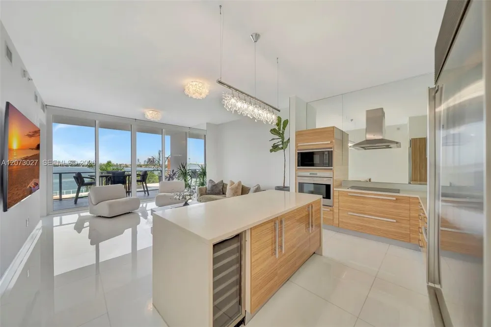 2020 Bayshore Dr #708 Miami, FL 33137
