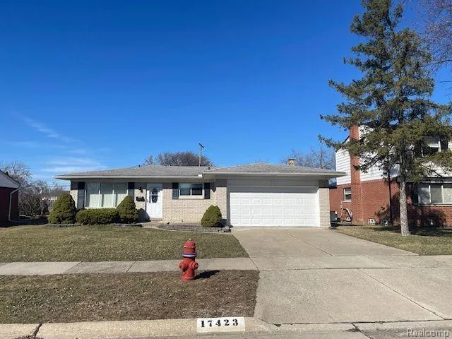 17423 MOORS Fraser City, MI 48026