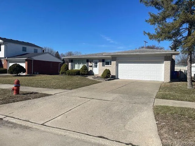 17423 MOORS Fraser City, MI 48026