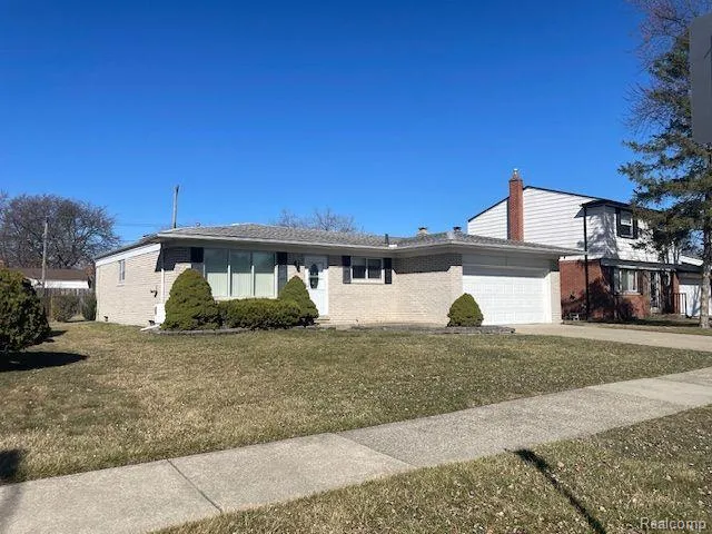 17423 MOORS Fraser City, MI 48026