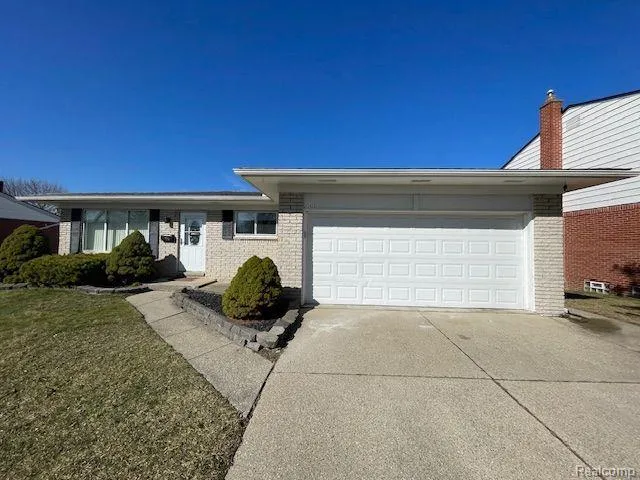 17423 MOORS Fraser City, MI 48026