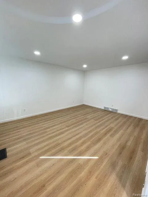 17423 MOORS Fraser City, MI 48026