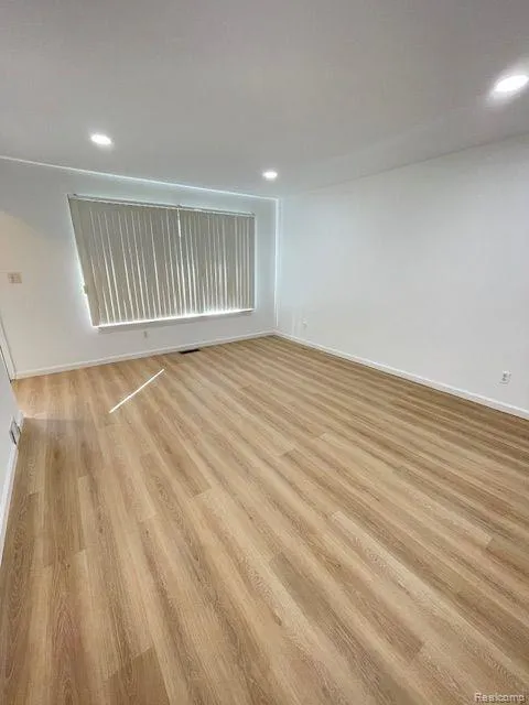 17423 MOORS Fraser City, MI 48026
