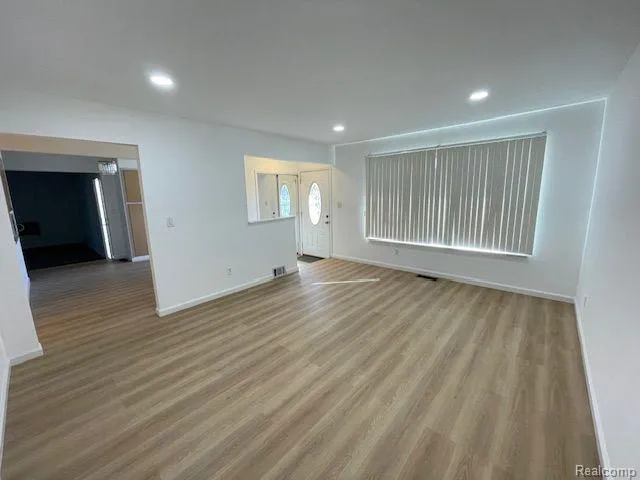 17423 MOORS Fraser City, MI 48026