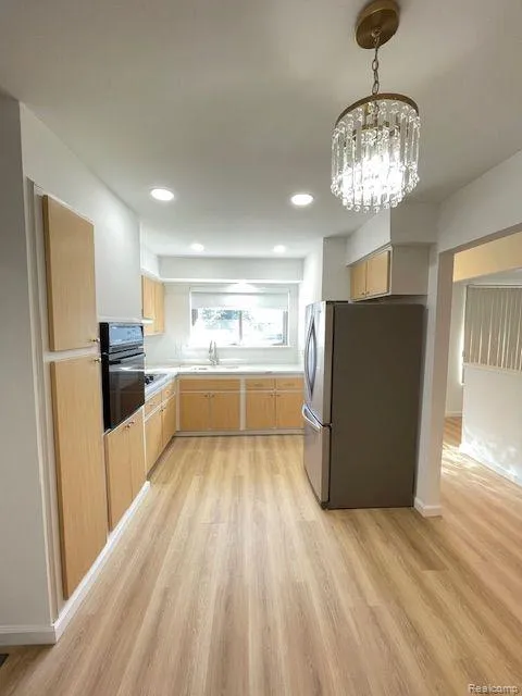 17423 MOORS Fraser City, MI 48026