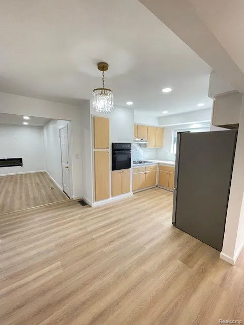17423 MOORS Fraser City, MI 48026