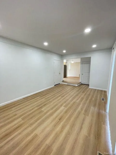 17423 MOORS Fraser City, MI 48026