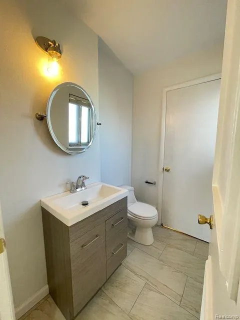 17423 MOORS Fraser City, MI 48026