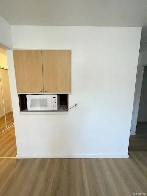 17423 MOORS Fraser City, MI 48026