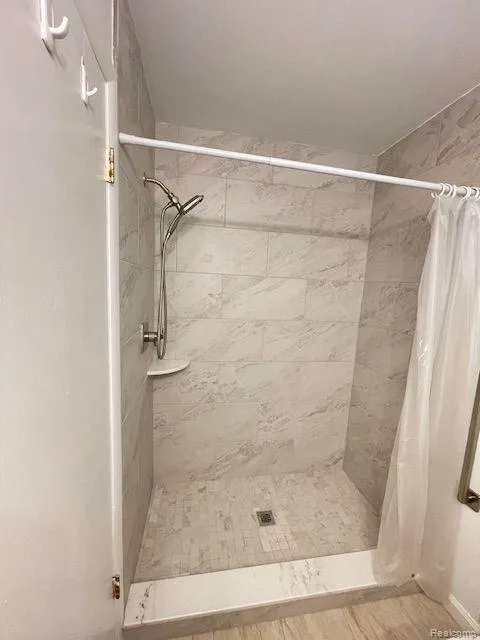 17423 MOORS Fraser City, MI 48026
