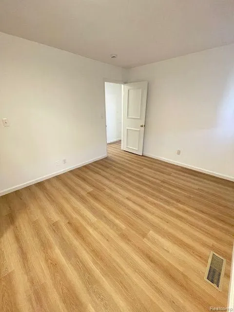 17423 MOORS Fraser City, MI 48026