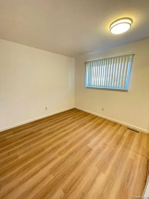 17423 MOORS Fraser City, MI 48026