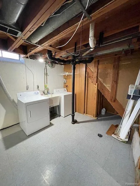 17423 MOORS Fraser City, MI 48026