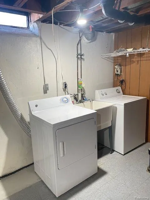 17423 MOORS Fraser City, MI 48026