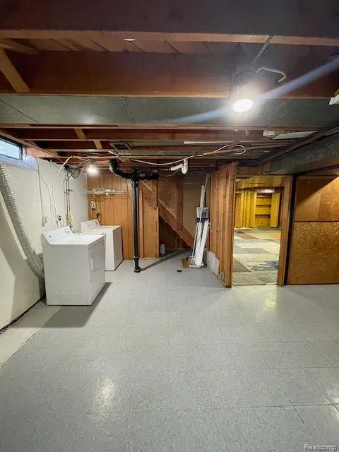 17423 MOORS Fraser City, MI 48026