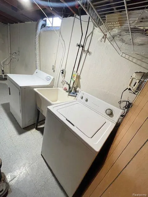 17423 MOORS Fraser City, MI 48026