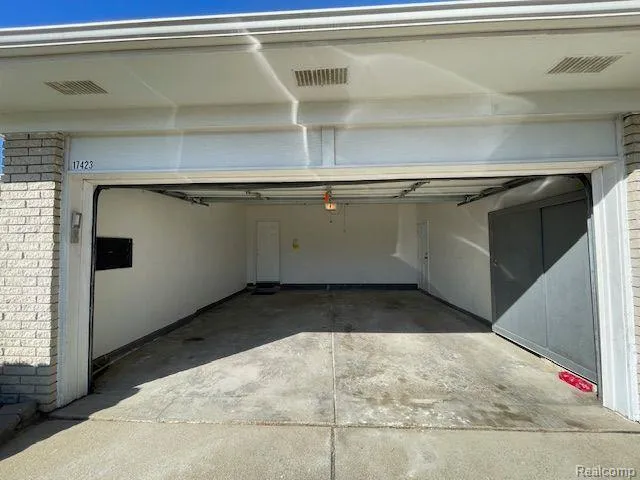 17423 MOORS Fraser City, MI 48026