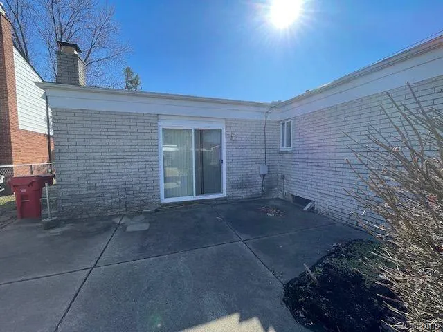 17423 MOORS Fraser City, MI 48026