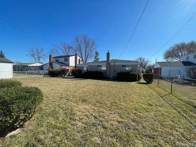 17423 MOORS Fraser City, MI 48026