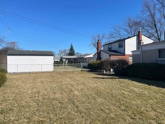 17423 MOORS Fraser City, MI 48026